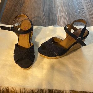 Shimmer by EDL. Navy. Wedge sandal. Size 8. 3 inch heel